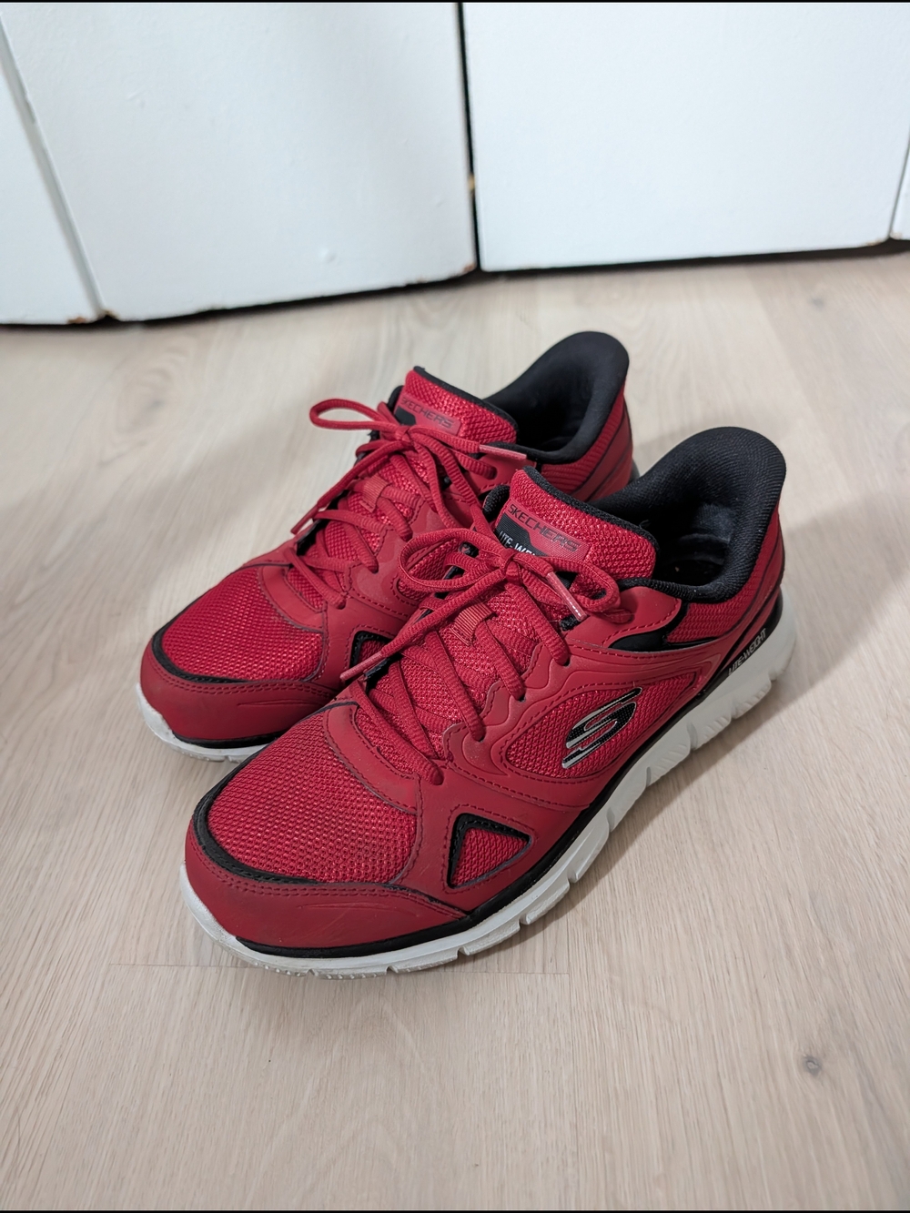 Men's Skechers US Size 9.5